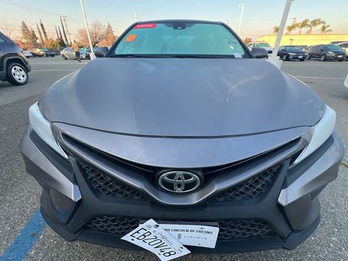 Used 2020 Toyota Camry SE image 6