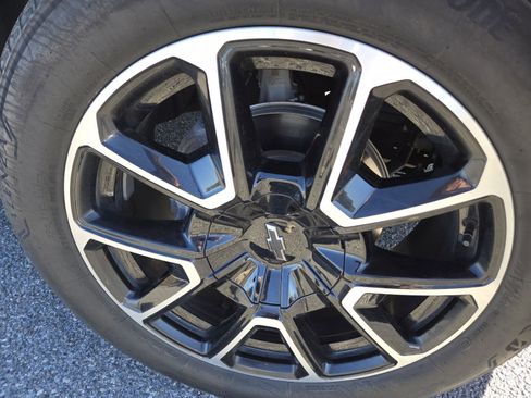 Used 2024 Chevrolet Suburban RST w/ Luxury Package image 13