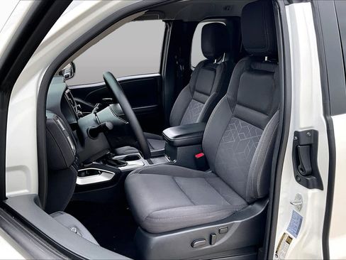Certified 2025 Nissan Frontier SV RWD image 14
