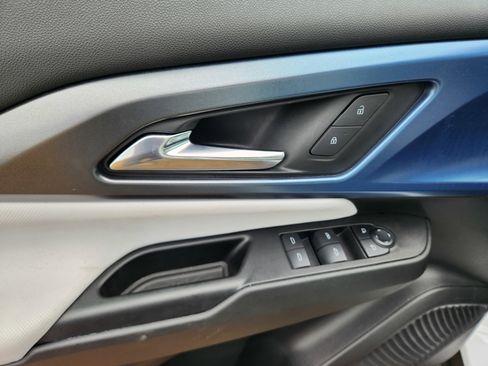 Used 2025 Chevrolet Equinox EV LT image 17