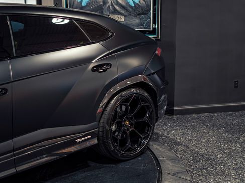 Used 2023 Lamborghini Urus Performante AWD/4WD image 7