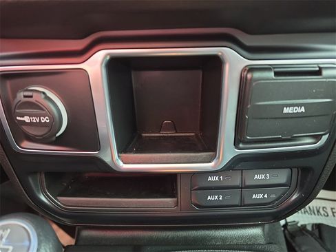 Used 2024 Jeep Wrangler Sport image 22