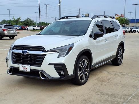 Certified 2025 Subaru Ascent Touring AWD/4WD image 3