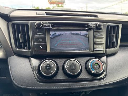 Used 2017 Toyota RAV4 LE AWD/4WD image 13