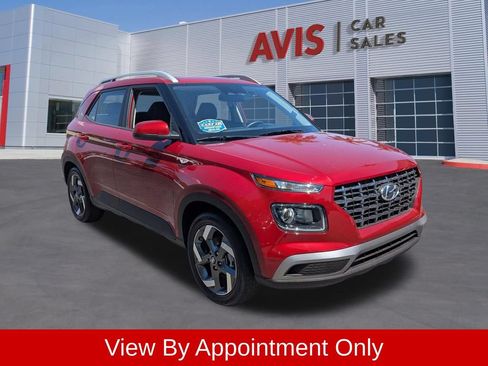 Used 2025 Hyundai Venue SEL FWD image 3
