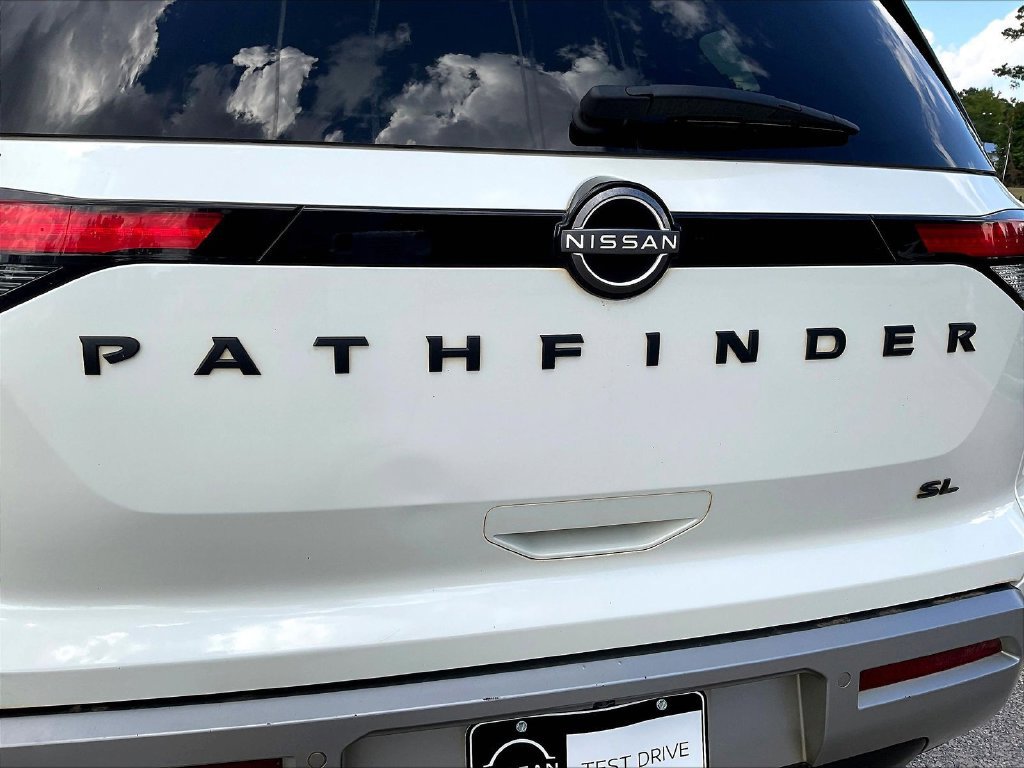 Used 2023 Nissan Pathfinder SL w/ Lighting Package (N92) FWD image 26