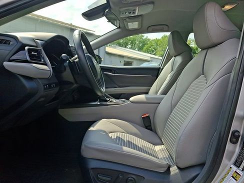 Used 2023 Toyota Camry SE FWD image 14