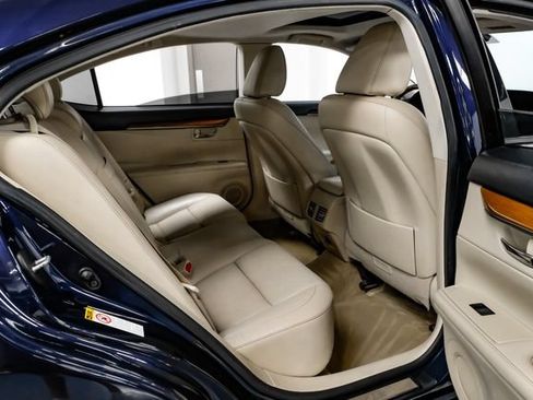 Used 2014 Lexus ES 300h w/ Luxury Package w/Bamboo Trim FWD image 32