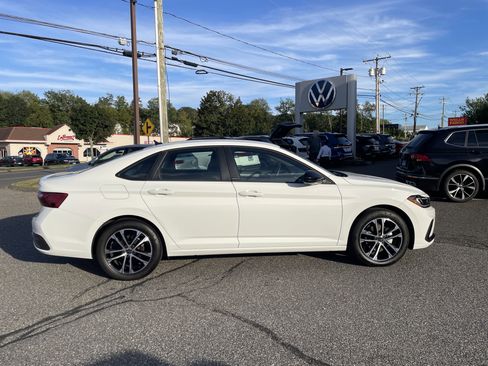 Certified 2025 Volkswagen Jetta Sport image 3