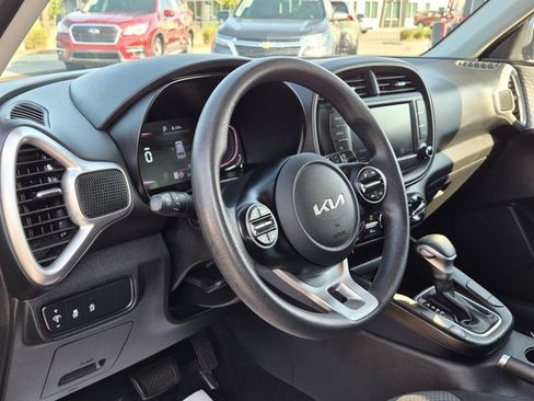 Used 2024 Kia Soul LX w/ Option Group 015 FWD image 6