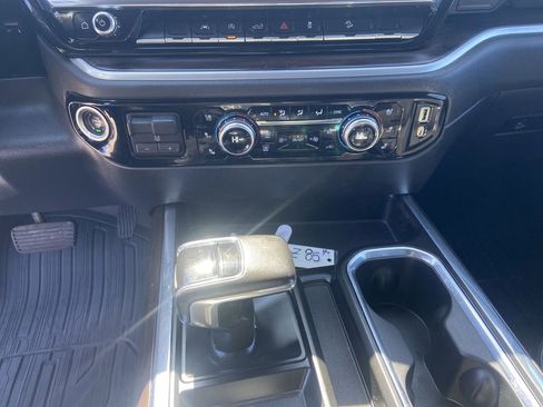 Certified 2022 GMC Sierra 1500 SLT w/ SLT Premium Package AWD/4WD image 18