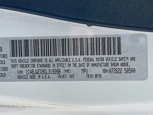 Used 2016 Jeep Wrangler Unlimited Sahara image 29