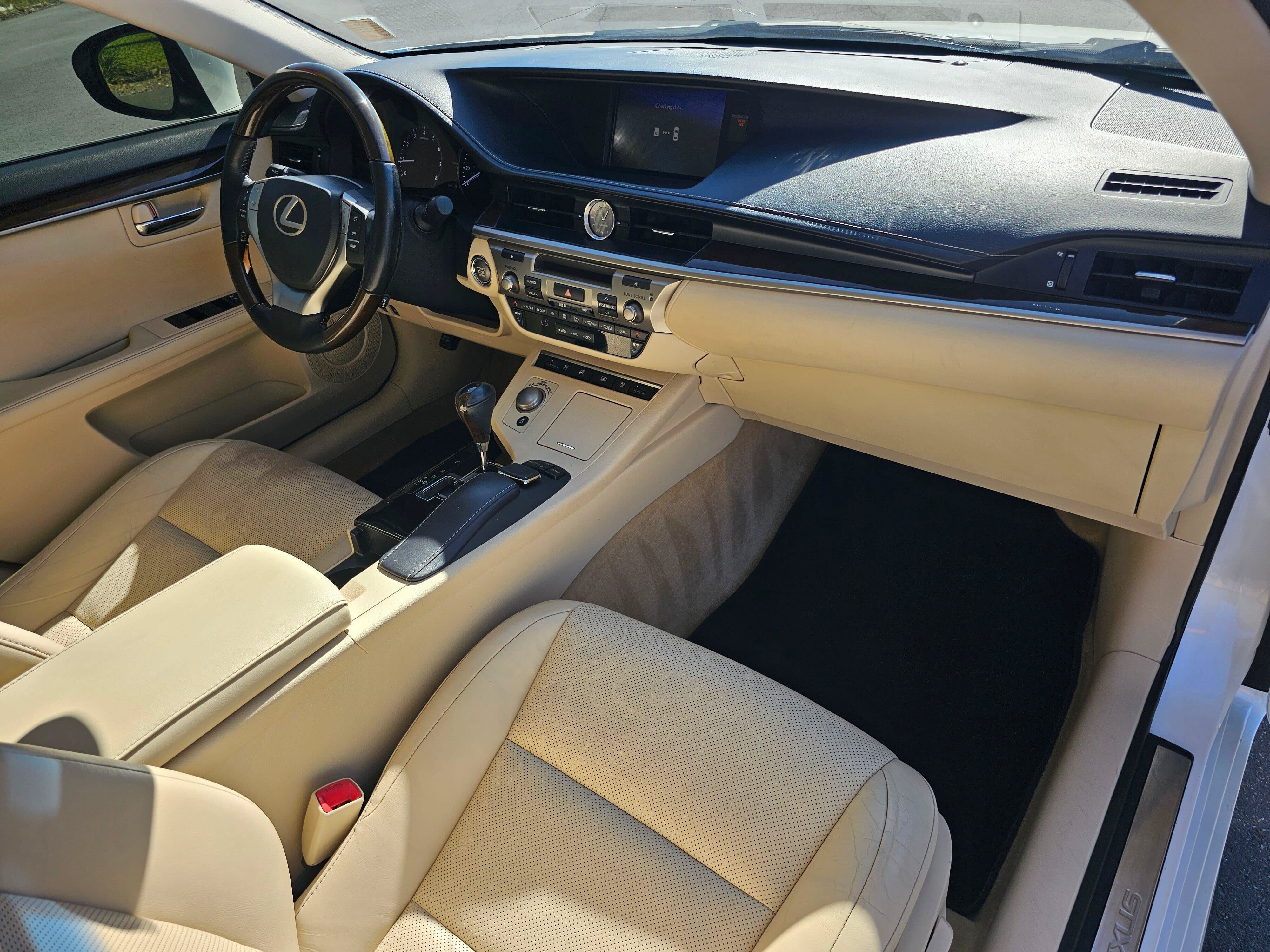 Used 2015 Lexus ES 350 w/ Luxury Package FWD image 11
