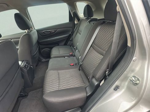 Used 2020 Nissan Rogue S FWD image 18