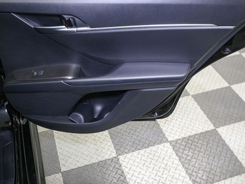 Used 2024 Toyota Camry SE image 21