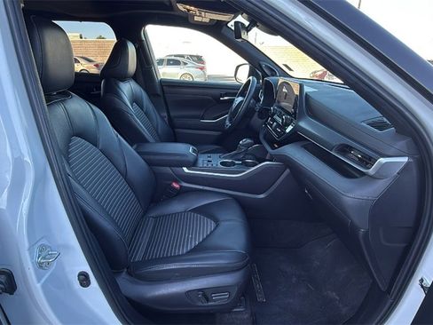 Used 2023 Toyota Highlander XSE image 28
