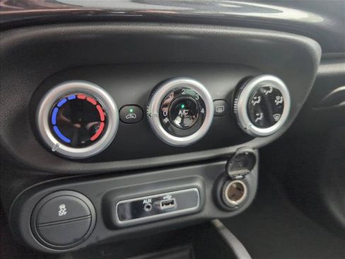 Used 2019 FIAT 500L Trekking FWD image 12