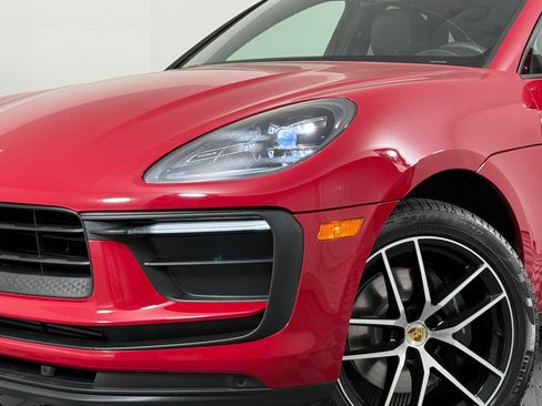 Certified 2023 Porsche Macan AWD/4WD image 11