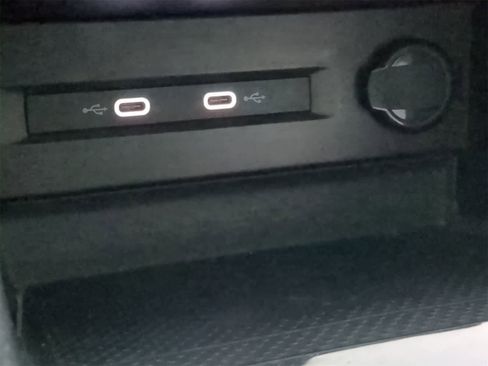 Certified 2023 Volkswagen Taos SE image 30