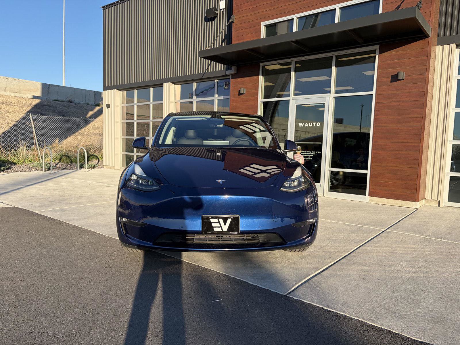 Used 2022 Tesla Model Y Long Range AWD/4WD image 3