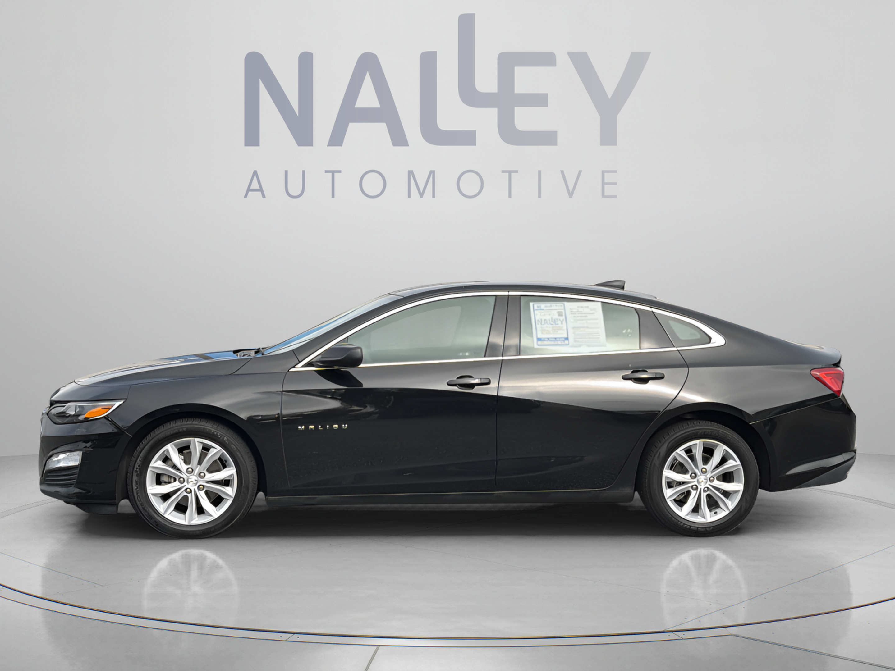 Used 2025 Chevrolet Malibu LT FWD image 2