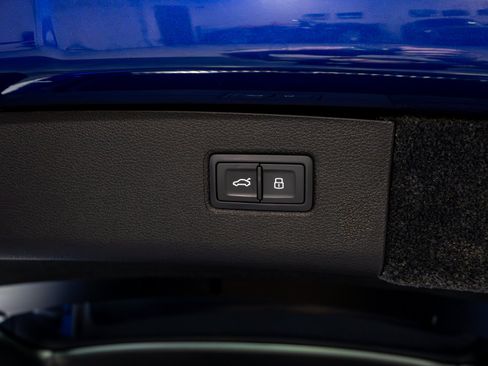Used 2021 Bentley Bentayga w/ First Edition Specification AWD/4WD image 58