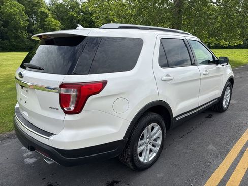 Used 2018 Ford Explorer XLT w/ Equipment Group 201A AWD/4WD image 7