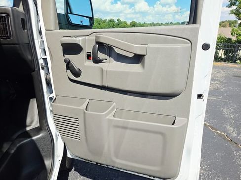 Used 2019 Chevrolet Express 2500 RWD image 13