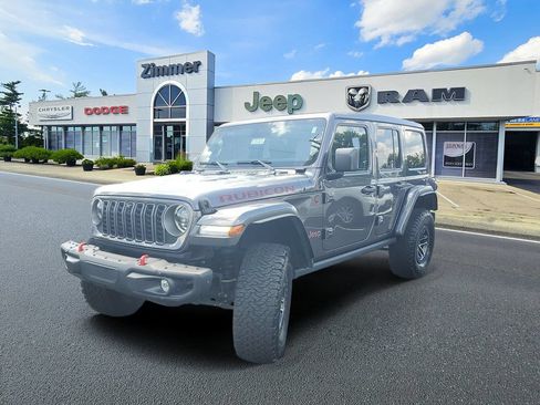 Used 2025 Jeep Wrangler Unlimited Rubicon AWD/4WD image 2