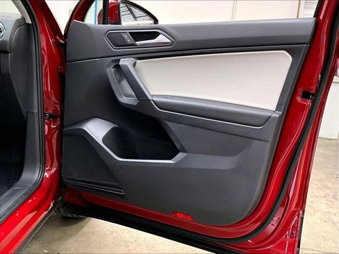 Used 2019 Volkswagen Tiguan SE w/ Panoramic Sunroof Package image 26