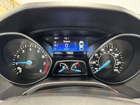 Used 2015 Ford Focus SE w/ Equipment Group 201A FWD image 9