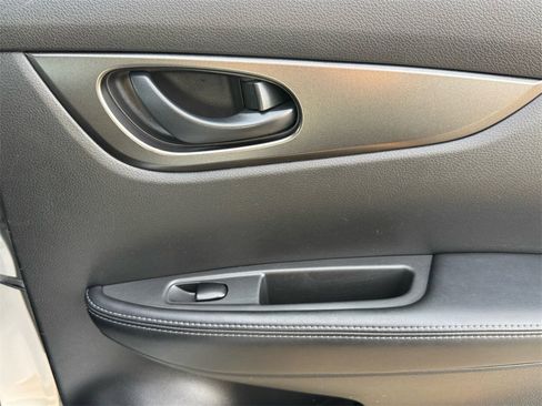 Used 2019 Nissan Rogue Sport S image 20