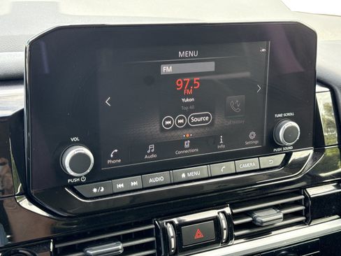 Used 2025 Nissan Pathfinder SV FWD image 23