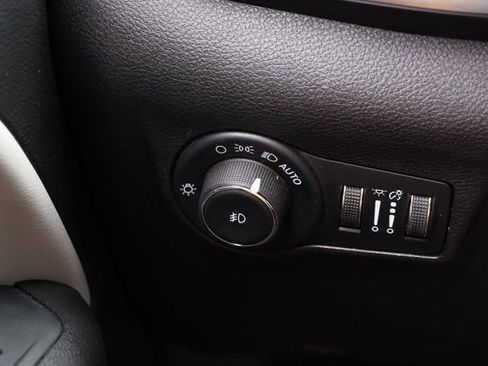 Used 2025 Jeep Compass Limited AWD/4WD image 21
