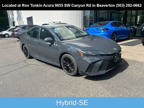 Used 2025 Toyota Camry SE FWD image 1
