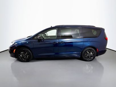 Used 2024 Chrysler Pacifica Premium