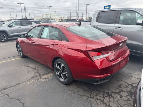 Used 2023 Hyundai Elantra SEL w/ Convenience Package image 3