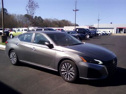 Used 2024 Nissan Altima 2.5 SV