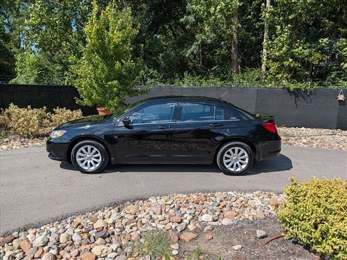 Used 2013 Chrysler 200 Touring FWD image 2