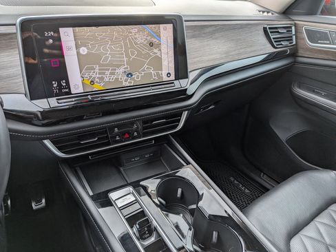 Used 2024 Volkswagen Atlas SEL Premium R-Line image 24