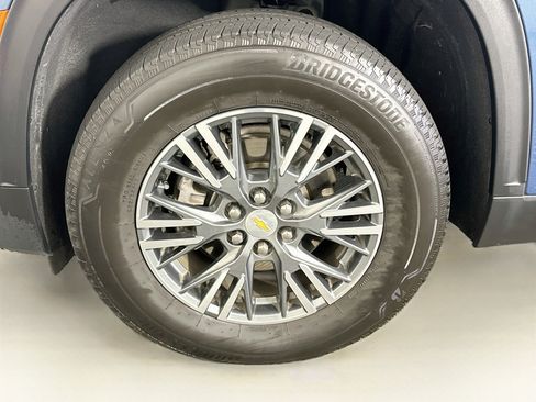 Used 2024 Chevrolet Traverse LS FWD image 11
