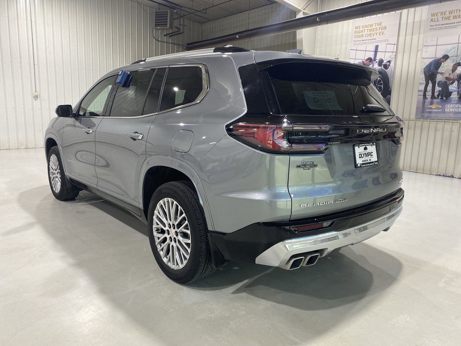 Used 2025 GMC Acadia Denali w/ LPO, Floor Liner Package AWD/4WD image 5