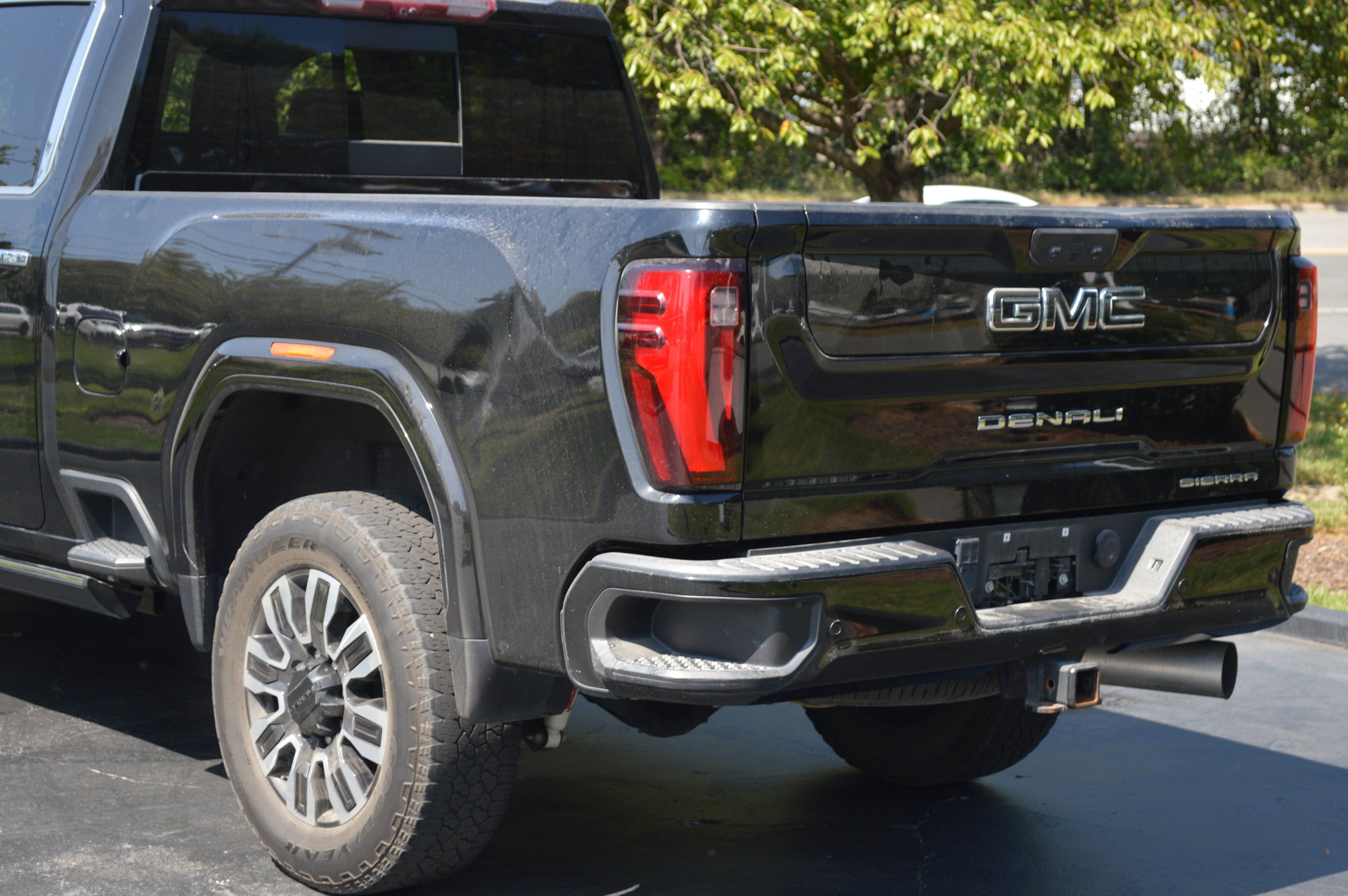 Used 2024 GMC Sierra 2500 Denali Ultimate AWD/4WD image 3