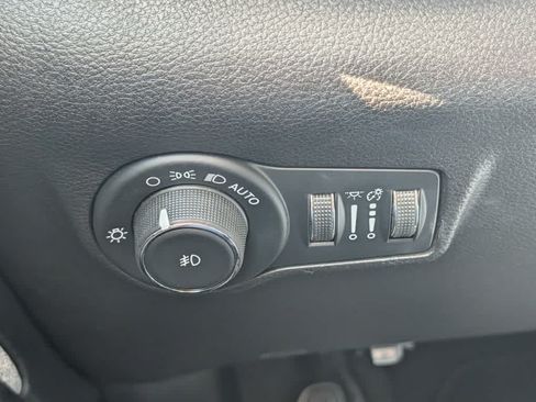 Used 2022 Jeep Compass Latitude w/ Sun and Sound Group AWD/4WD image 22