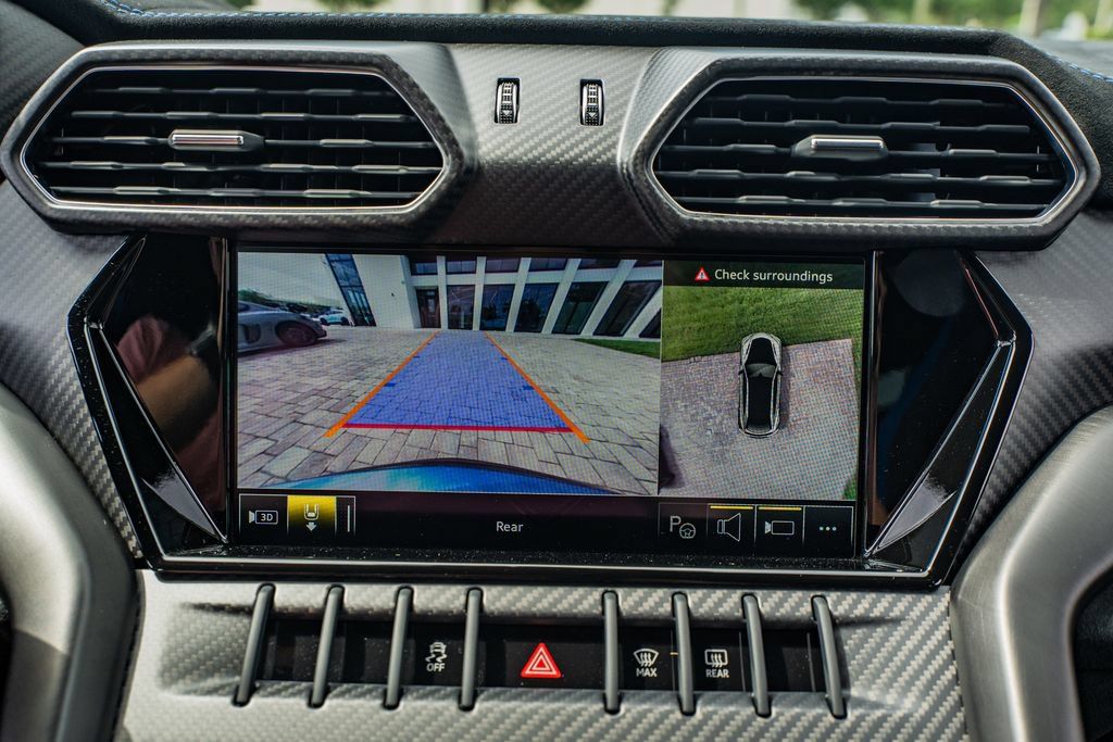 Used 2024 Lamborghini Urus Performante AWD/4WD image 35
