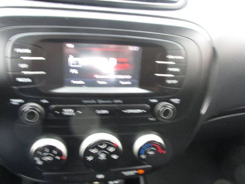 Used 2015 Kia Soul FWD image 56