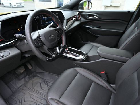 Used 2025 Chevrolet Trax RS w/ Driver Confidence Package FWD image 13