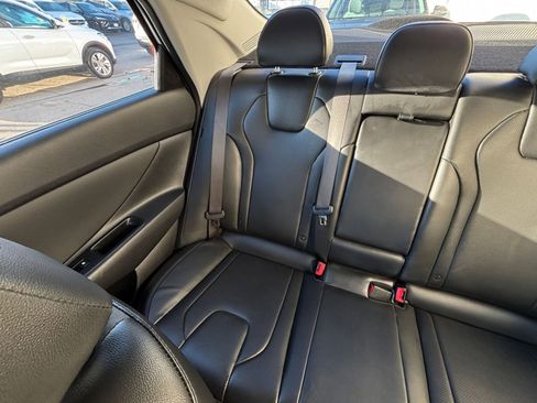 Used 2025 Hyundai Elantra Limited image 39