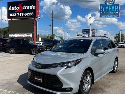 Used 2023 Toyota Sienna XLE Woodland Edition