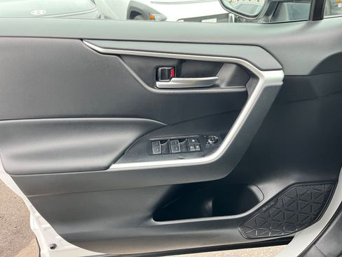 Used 2025 Toyota RAV4 XLE image 20